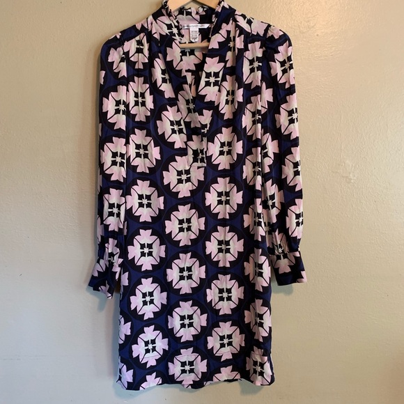 Diane Von Furstenberg Dresses & Skirts - Diane von Furstenberg • Silk Floral Shift Dress •6 Diane Von Furstenberg Dresses & Skirts - Diane von Furstenberg • Silk Floral Shift Dress •6